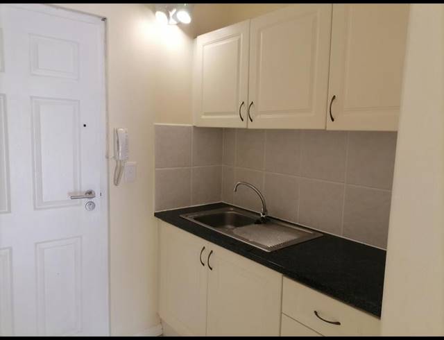 0 BEDROOM PROPERTY TO RENT IN RONDEBOSCH